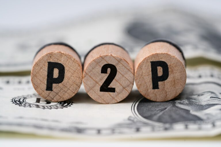 P2p贷款字母圆形木制现金